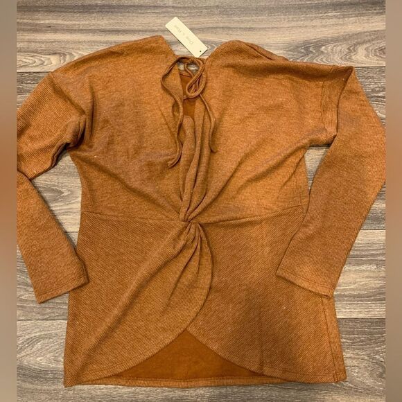 Anthropologie Sweaters - Doe + Rae Anthropologie Sweater. Size: L. Crossover style on back